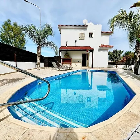 Pernera Cozy 4br * Paralímni